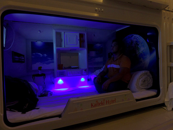 Ethan inside one of Kaiteki Hotel's sleep pod in Business Capsule category