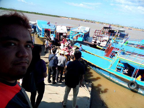 Finding our boat ride for the Tonle Sap lake tour