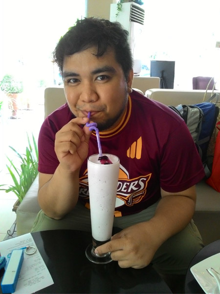 Ethan with Berry Blue Yoghurt Smoothie from Sweet Home Cafe in Tagbilaran City, Bohol