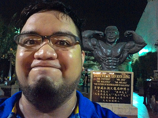 Muscular guy statue on Jonker Walk